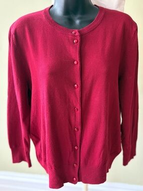 Cable & Gauge Women's Button-Front Cardigan - Deep Berry Red